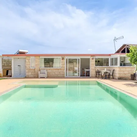 Dependance Con Piscina * Taurisano