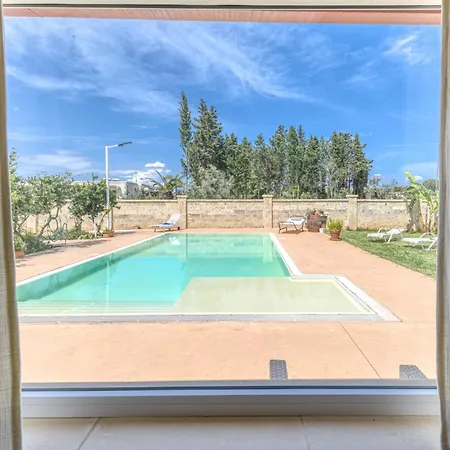 Dependance Con Piscina *